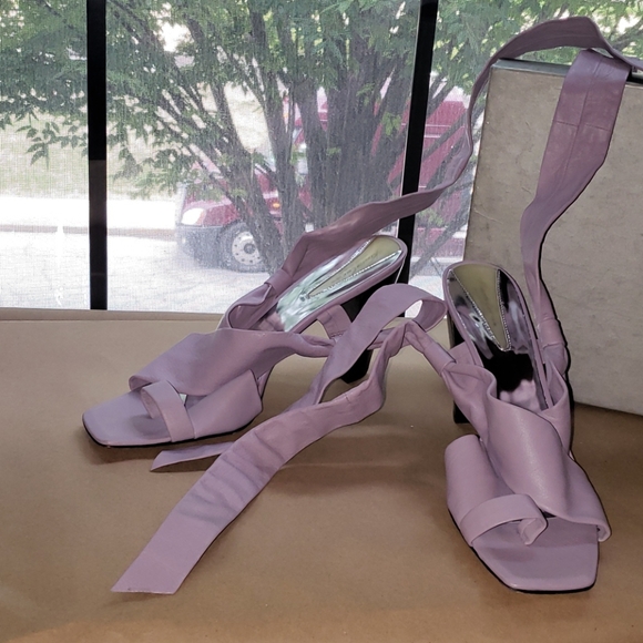 🆕️NWT KENNETH COLE Twist Again CA - Picture 1 of 7